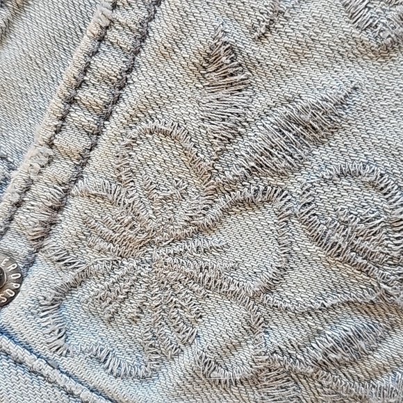 Aeropostale Embroidered Design Denim Shorts - Picture 5 of 8
